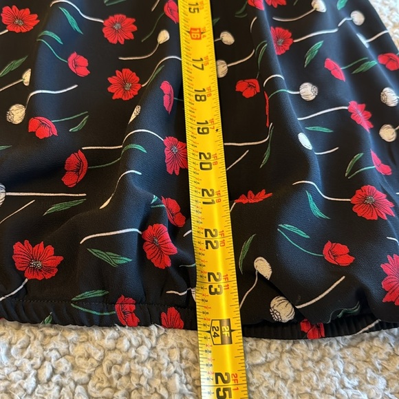 ASTR Surplice Top Womens Medium Floral Dark Feminine Work Office Career Red Blk - Picture 11 of 11